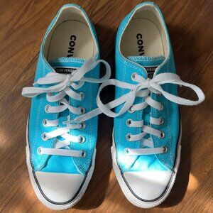 Low Top Bright Blue  Converse - Size 8